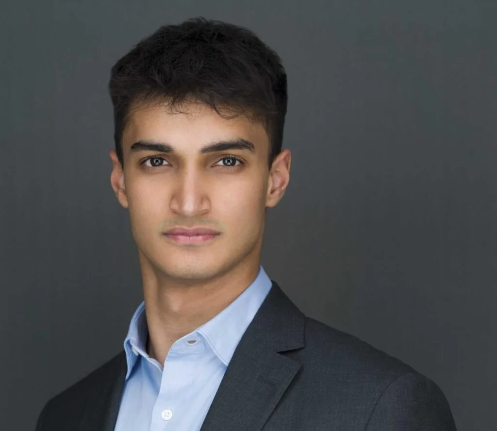 Headshot photographers near me. WHAT TO WEAR FOR HEADSHOTS PHOTOGRAPHY. CORPORATE HEADSHOTS NYC BY HEADSHOTS SPECIALIST RAY SINGH Park Ave NYC Headshot Photographers. Headshot photographers NYC. BEST corporate headshot photographers NYC