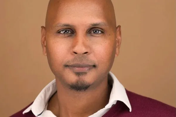 Headshot Specialist Ray Singh who is a profession headshot photographer in NYC. Portrait studio in Midtown Manhattan NYC. Headshot Photographers NYC, Headshots NYC, Headshot Photographers near me, corporate headshot. Headshot Photographers 5th Ave, Headshot Photographers 7th Ave. Business Headshot. Garment district headshot photographers Headshot Photographers NYC